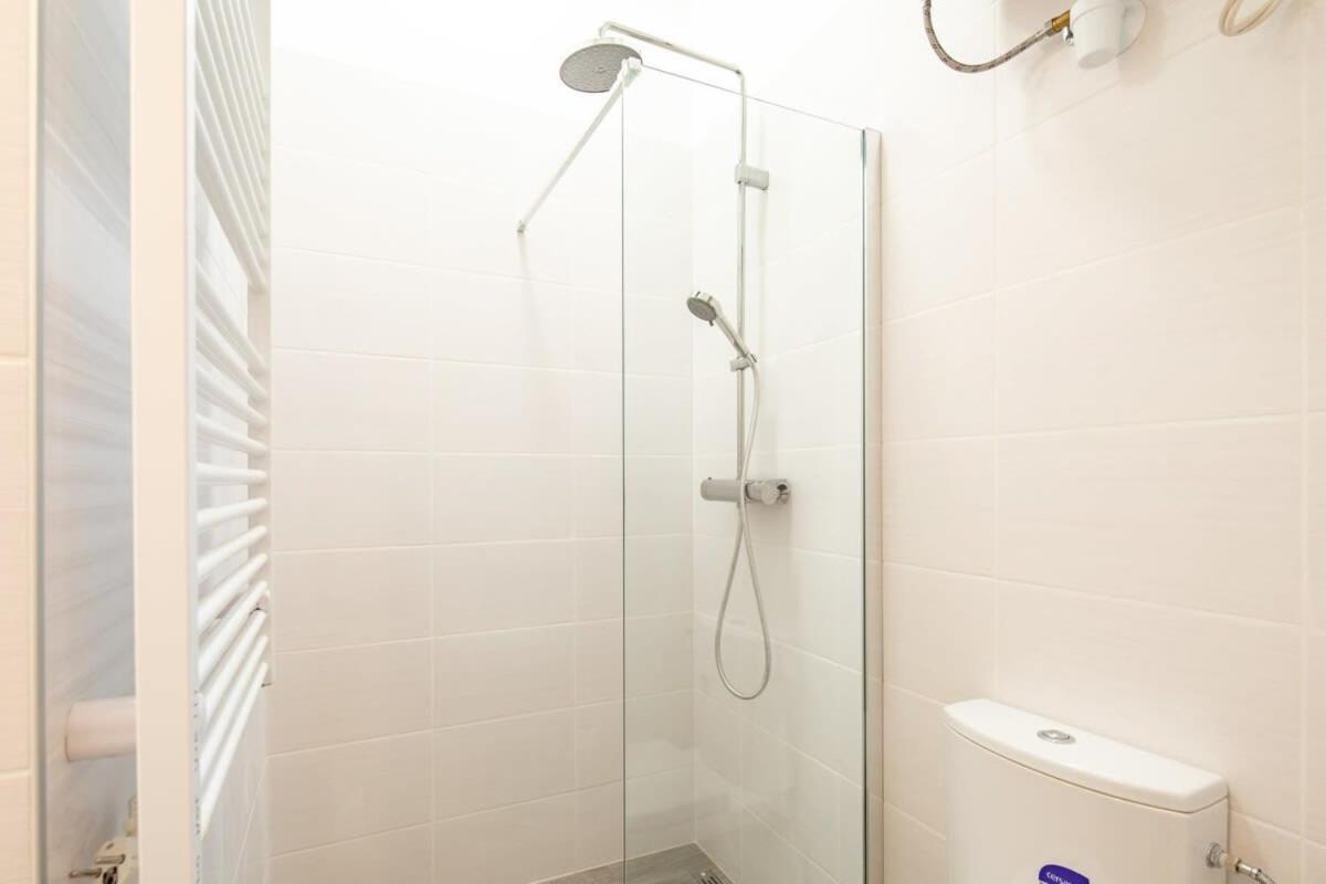 Extra Central - Mini Modern Studio Budapest Eksteriør billede