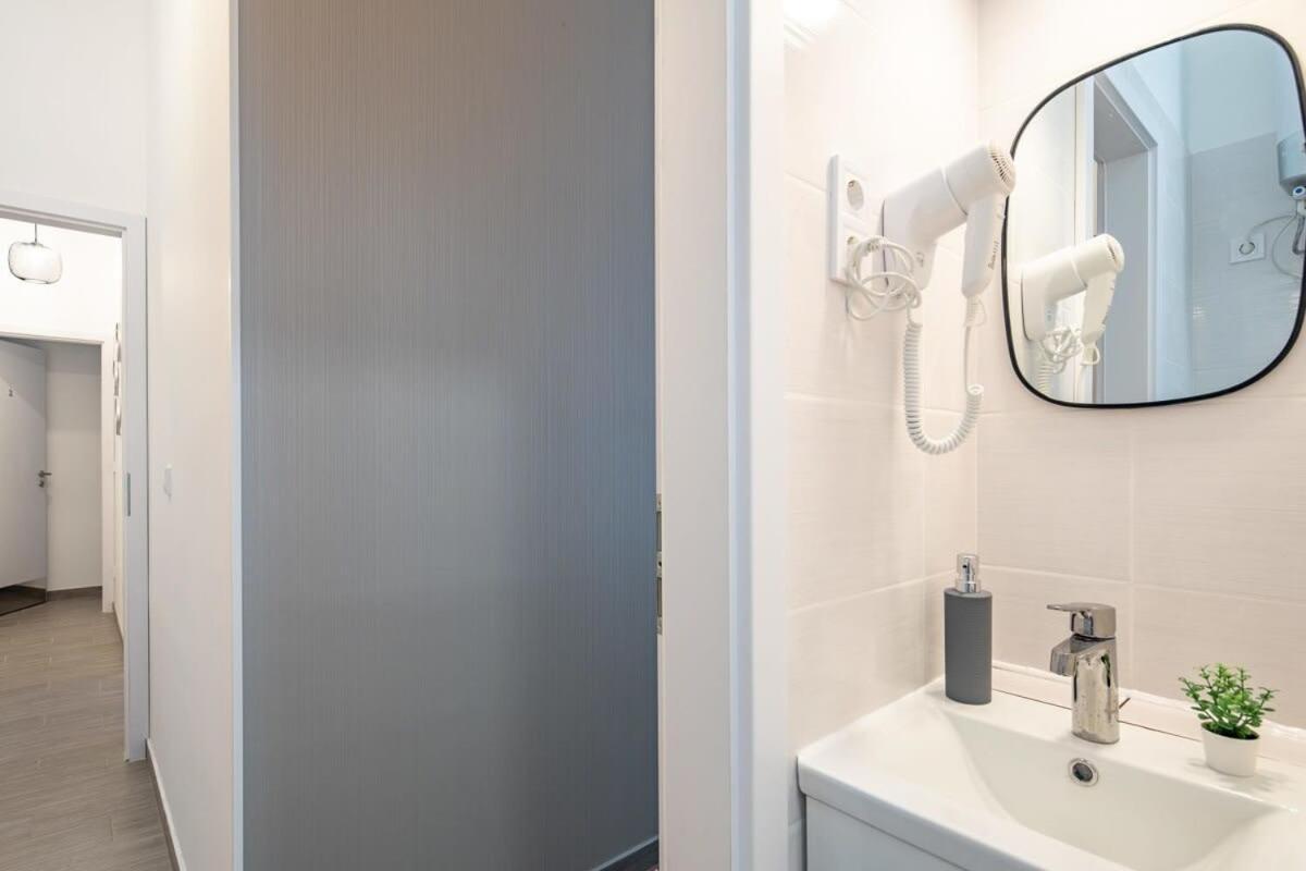 Extra Central - Mini Modern Studio Budapest Eksteriør billede